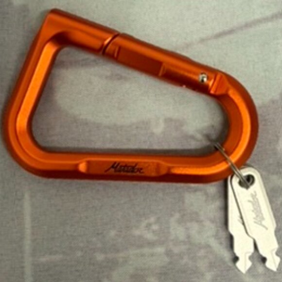 Matador BetaLock Locking Carabiner - Canyon Orange - Travel Lock with 2 Keys - Picture 1 of 3